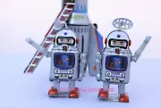 TIN TOY SPACE ROCKET AND 2x SPACEMEN ROCKET WITH LIFT ACTION COLLECTABLE TOYS