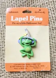 Vintage 1985 New Hallmark Halloween Pin Frog With Witch Hat