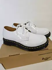 Dr. Martens 1461 white patent croc embossed shoes. Size 7.