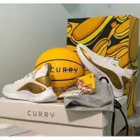 在飛比找Yahoo!奇摩拍賣優惠-Armour Curry Flow 8 白金 休閒 籃球 3