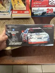 NASCAR Action Racing Kevin Harvick #29 2001 GM Goodwrench Plus 1/24 Autographed