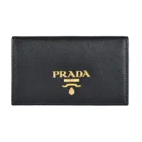 在飛比找momo購物網優惠-【PRADA 普拉達】PRADA金屬浮雕LOGO十字紋防刮牛