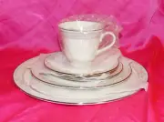 NEW 5 PIECE PLACE SETTING LENOX CHARLESTON COSMOPOLITAN COLLECTION PLATE SET