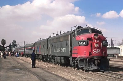 SP EMD FP7 No. 6461 4 x 6 Photo w Amtrak San Joaquin at Fresno, CA in April 1974