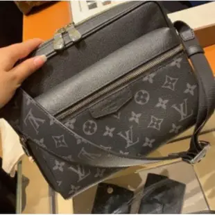 LV LOUIS VUITTON 路易威登  M30233 經典 OUTDOOR 信差包 LV郵差包