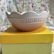 Le Creuset Ruffle Bowl Shell Pink Tableware