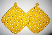 Handmade 8" Hot Pot Pad/Pot Holder with Hanger -Set of 2 - BUMBLE BEES ON YELLOW