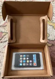 New in packaging Apple iPod Touch 2nd generation MC086LL/A black 8GB
