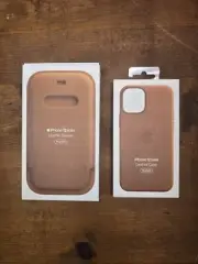Apple Leather Case Sleeve Case with MagSafe Saddle Brown for the iPhone 12 Mini