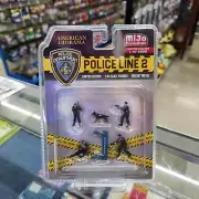 American Diorama - Diecast Figures - Police Line #2 - 1:64 Scale