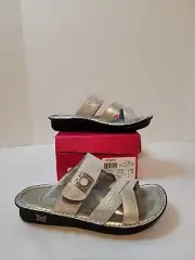 Alegria Womens Sandal Victoriah Size 8.5M EUR 39 Silver Slide Shoes Nib