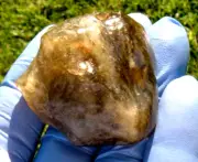 Libyan Desert Glass Meteorite Tektite impact specimen( 300 crt)Very Dark Green