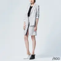 在飛比找momo購物網優惠-【iROO】雙條紋側開衩經典設計短裙