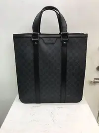 在飛比找Yahoo!奇摩拍賣優惠-Gucci 黑色 滿版Logo 托特包 手提包 全新正品 男