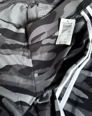 Torrid Camouflage Bike Shorts With Side Stripes Sz 1X NWT 9” Inseam