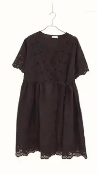 在飛比找Yahoo!奇摩拍賣優惠-蘋果樹 韓國服飾~4N5腰綁帶布蕾絲洋裝。現貨黑色