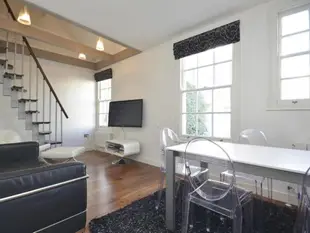 Uber Spacious Bloomsbury Loft Apartment