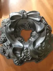 Nordic Ware Cake Mold Kitchen Baking Bundt Nonstick Pan Christmas Wreath Holiday