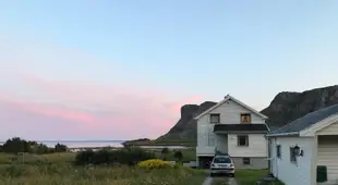 Resting place - house with amazing sea view and terrace, includes a car