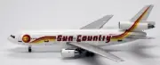 Aeroclassics AC19137 Sun Country Douglas DC-10-40 N572SC Diecast 1/400 Jet Model