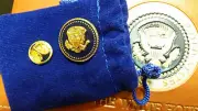 PRESIDENTIAL LAPEL PIN PRESIDENT GEORGE W BUSH BLUE COBALT 24 K GOLD-PLATED