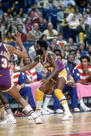Lucius Allen Los Angeles Lakers in action v the Washington Bullet- 1976 Photo 1