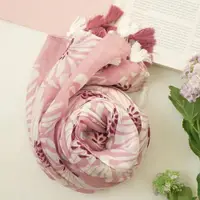 在飛比找ETMall東森購物網優惠-玫粉色女文藝花朵春夏棉麻圍巾