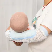 在飛比找樂天市場購物網優惠-媽媽手臂涼席抱娃喂奶手臂墊冰絲哺乳袖套手臂枕嬰兒寶寶哄睡神器