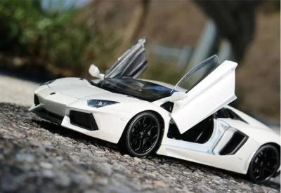 Welly 1:24 Lamborghini Aventador LP700-4 Diecast Model Racing Car Toy White NIB