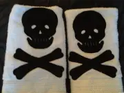SET 2 New WHITE HAND TOWELS BLACK SKULL CROSSBONES APPLIQUE Halloween PIRATE