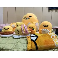 在飛比找蝦皮購物優惠-蛋黃哥 Gudetama 三麗鷗 正版 抱枕 暖手枕 毛毯 