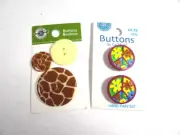 2 Carded NOVELTY BUTTONS Animal Print & Flower Design La Mode Loops & Threads