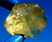 Libyan Desert Glass Meteorite Tektite impact specimen( 350 crt)Best Gem AAAA