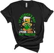 [Generic] St Patrick's Day Drink Beer and Play Bowling, Cheerful Leprechaun Bowling Player, Family Group Unisex T-Shirt