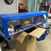 United Rentals 1/34 Scale International Pro Star w/Case CX210C & Genie Z-135