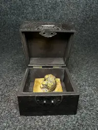在飛比找Yahoo!奇摩拍賣優惠-精品黑檀木鑲嵌玉石收藏盒內藏實心銅印章印章尺寸長寬高774.
