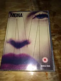 在飛比找Yahoo!奇摩拍賣優惠-正版DVD《瑪丹娜》MDNA世界巡迴演唱會 ／ Madonn