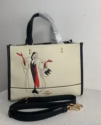 在飛比找Yahoo!奇摩拍賣優惠-【九妹精品】COACH CC946 女生中號托特包 今年的迪