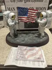Danbury Mint BUZZ ALDRIN NEIL ARMSTRONG ONE SMALL STEP FOR MAN EXC CONDIT