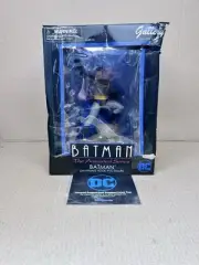 BATMAN Animated Diorama Batman w/ Grappling Hook Diamond Select PVC