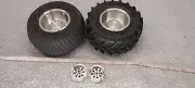 1/16 scale Custom aluminum puller rims front and back.