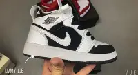 在飛比找Yahoo奇摩拍賣-7-11運費0元優惠優惠-耐克童鞋??Nike Air Jordan 1 Retro 