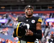 Justin Fields Adjusting Helmet Pittsburgh Steelers 8x10 NFL Football Photo