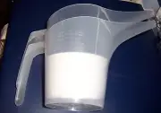 NEW UNBRANDED Set of 2 Plastic Pouring Funnel Pitchers