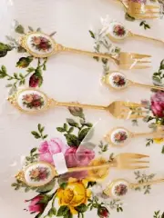 ROYAL ALBERT OLD COUNTRY ROSES 10 FRUIT FORKS