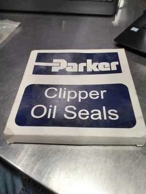 NEW PARKER CLIPPER OIL SEALS PT# 2QTR17 FREE SHIPPING