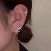 Vintage Crystal Snowflake Ear Cuffs 1 Pair Sparkling Rhinestone Snowflake Non-Pi