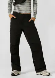 [Lorna Jane] Go-To Active Cargo Pants in Black, Nylon, Size - Medium M Black