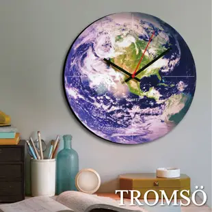 TROMSO宇宙時代無框畫時鐘-地球/掛鐘 室內設計 圓形 擬真大自然 大樹小屋【H0315084】