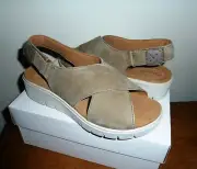 NIB Clark’s Unstructured Leather Cross- Strap UN Karley Hail Sage 8.5